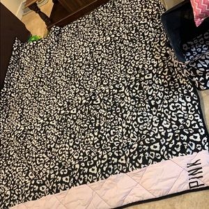Full/queen PINK snow Leopard comforter